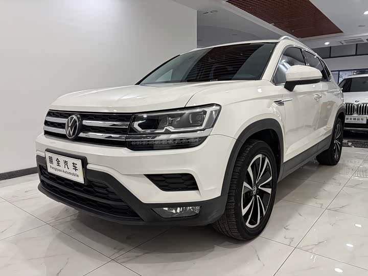 Фото 1 - Volkswagen Tharu