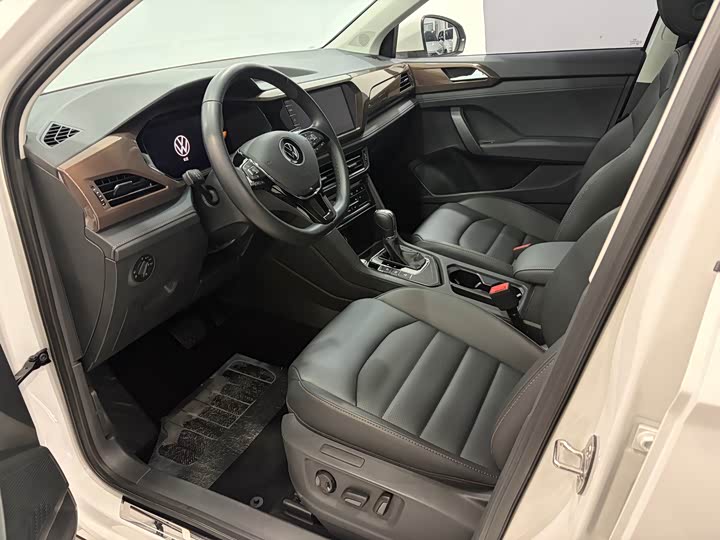 Фото 6 - Volkswagen Tharu