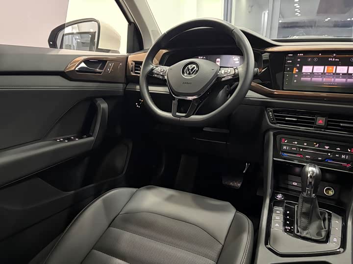 Фото 8 - Volkswagen Tharu