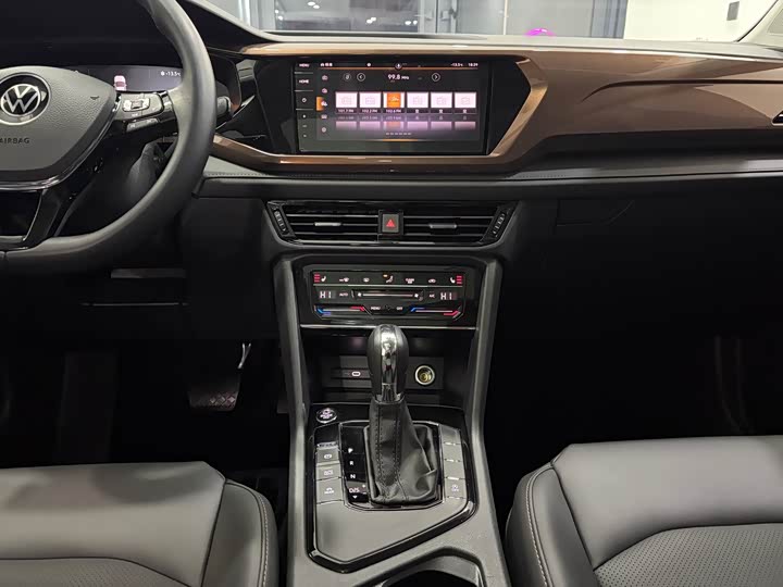 Фото 9 - Volkswagen Tharu