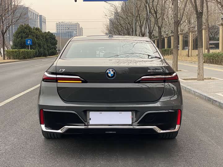 Фото 4 - BMW i7