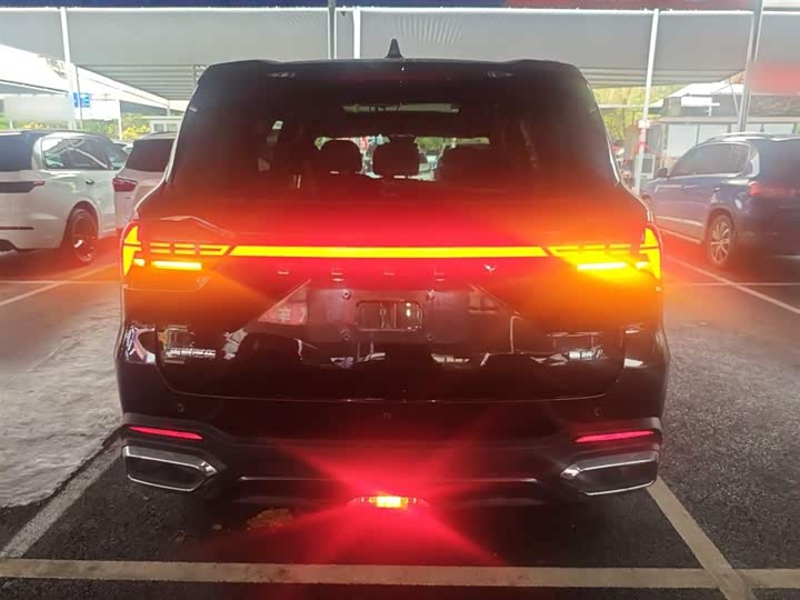 Фото 6 - Geely Okavango L