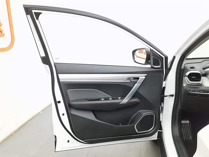 Фото 8 - Geely Coolray