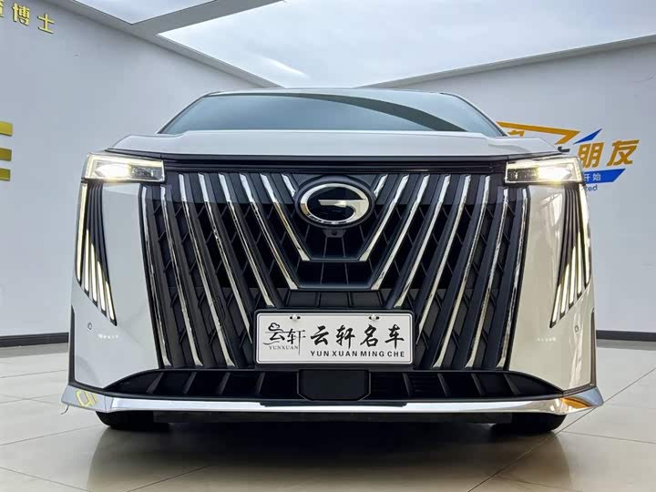 Фото 2 - GAC Trumpchi M8