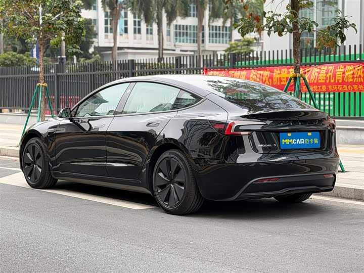 Фото 4 - Tesla Model 3