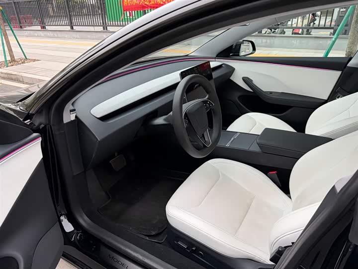 Фото 6 - Tesla Model 3