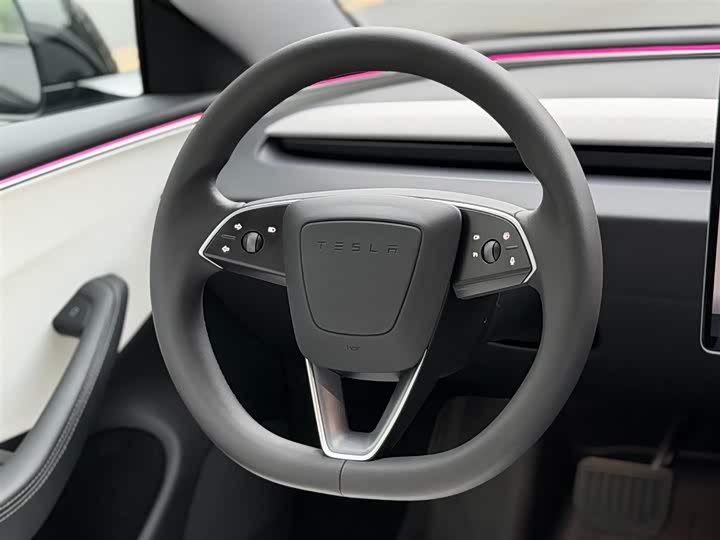 Фото 9 - Tesla Model 3