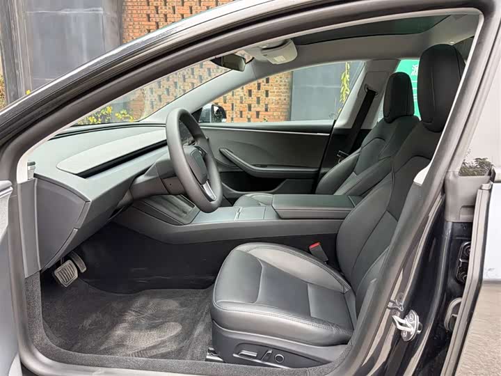 Фото 3 - Tesla Model 3