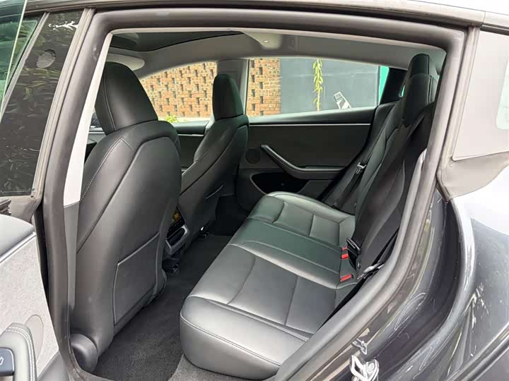 Фото 4 - Tesla Model 3