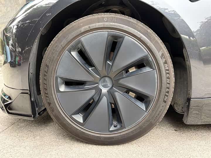 Фото 9 - Tesla Model 3