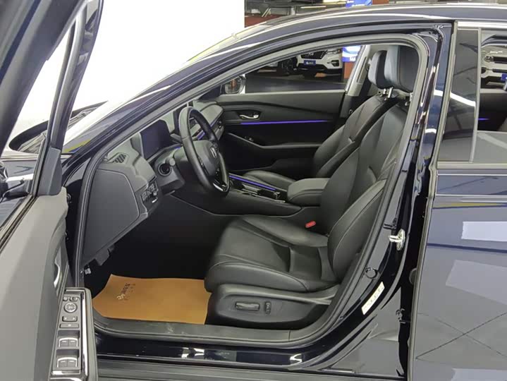 Фото 9 - Honda Accord