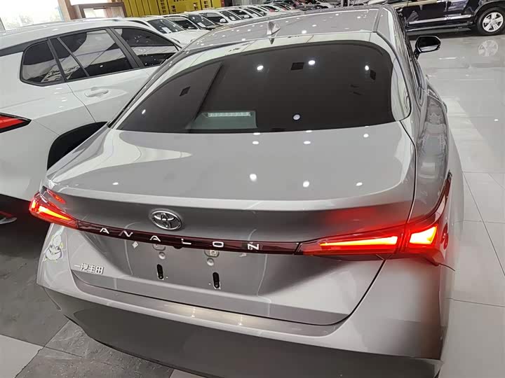 Фото 6 - Toyota Avalon