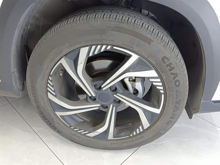 Фото 6 - Geely Atlas