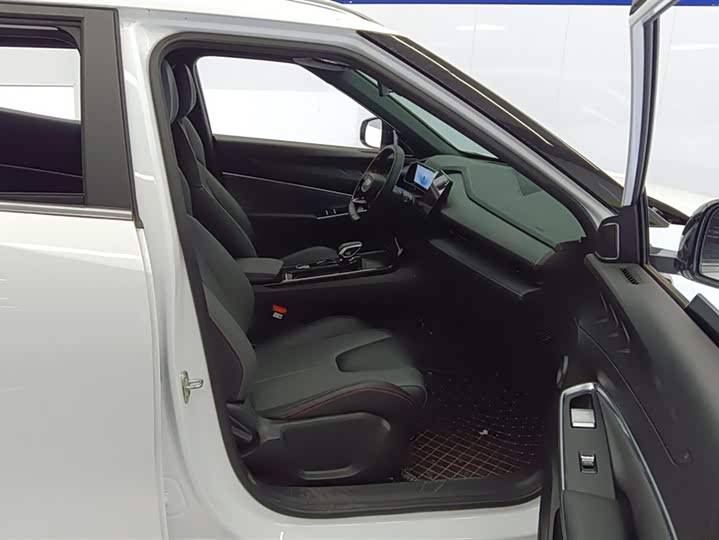 Фото 8 - Geely Atlas