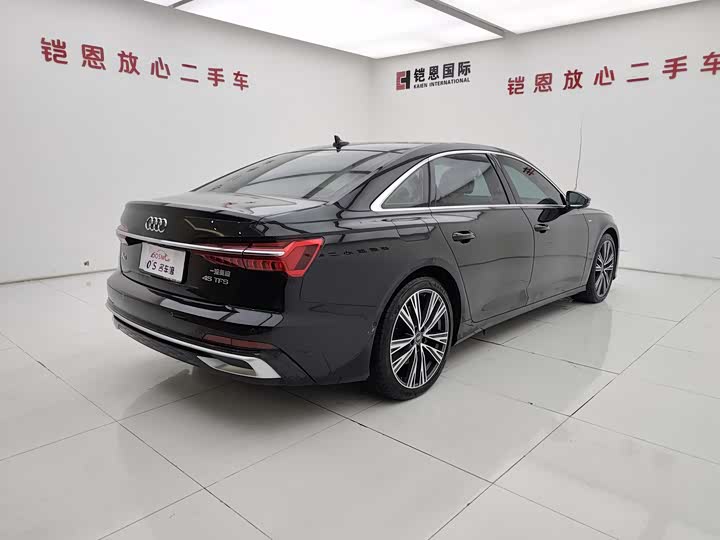 Фото 4 - Audi A6L