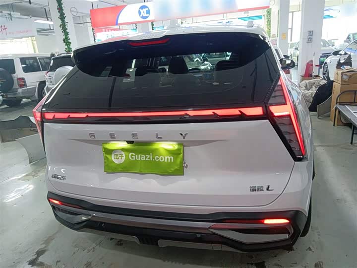 Фото 6 - Geely Atlas L