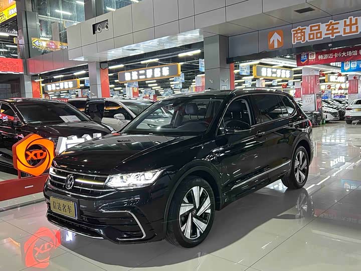 Фото 1 - Volkswagen Tiguan L Pro