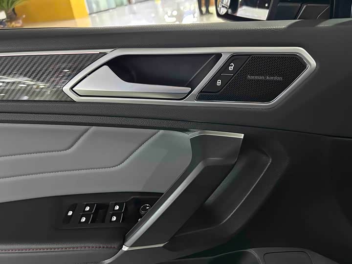 Фото 5 - Volkswagen Tiguan L Pro