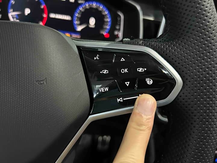 Фото 7 - Volkswagen Tiguan L Pro