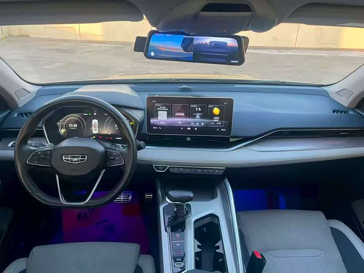 Фото 4 - Geely Preface