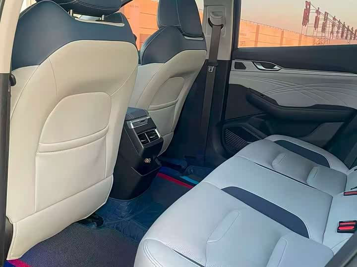 Фото 6 - Geely Preface