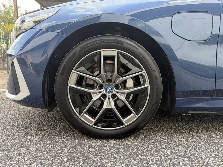 Фото 7 - BMW i5