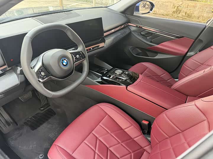 Фото 9 - BMW i5