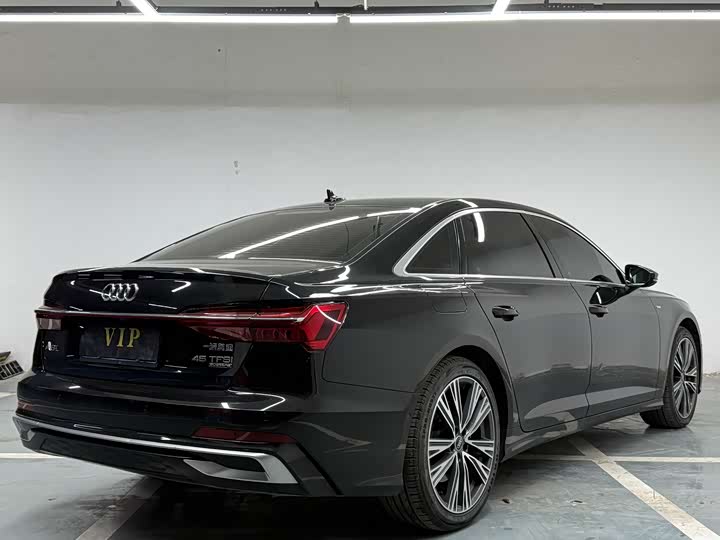 Фото 7 - Audi A6L