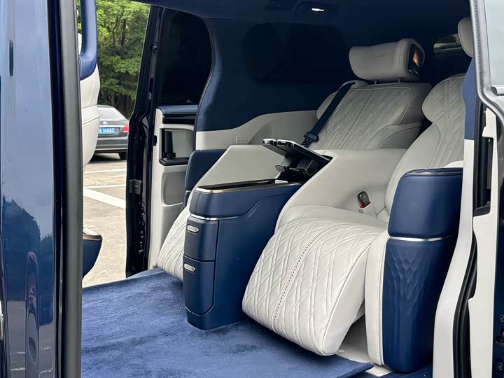 Фото 6 - Buick GL8 ES