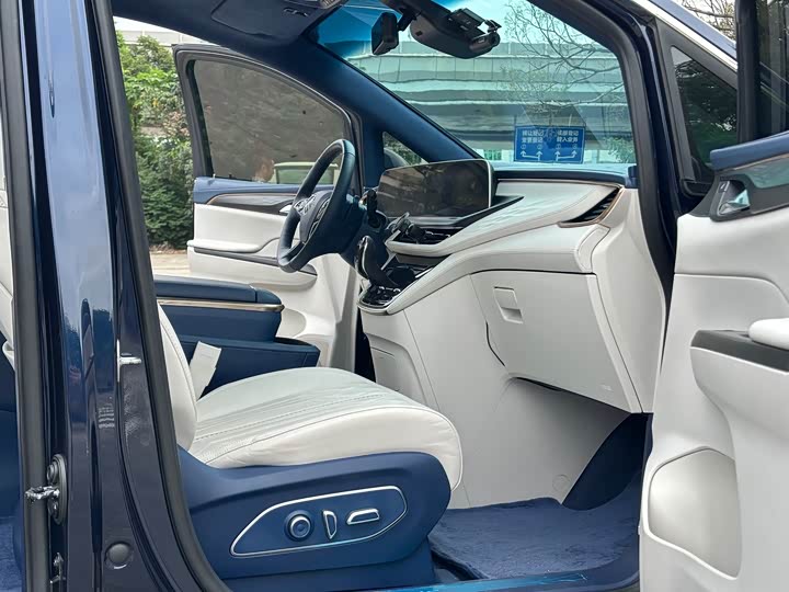 Фото 7 - Buick GL8 ES