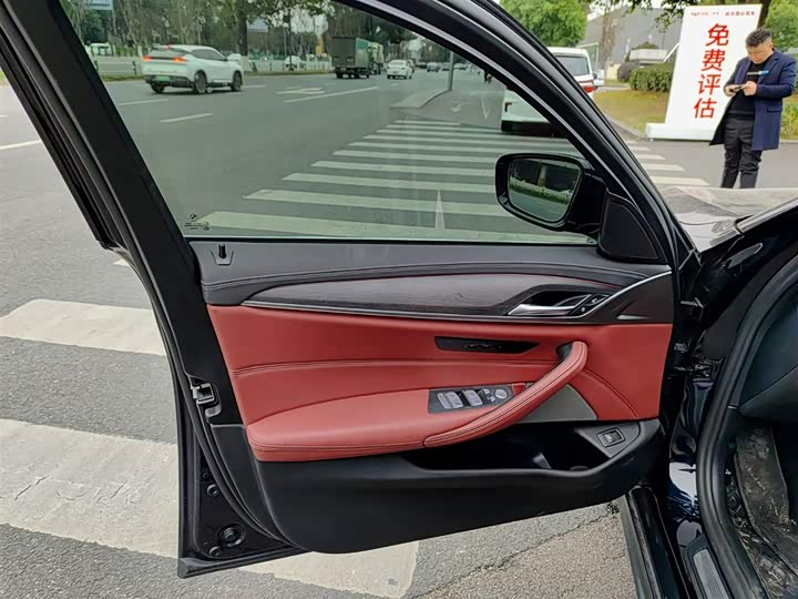 Фото 6 - BMW 5 Series