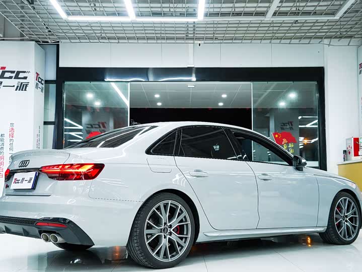 Фото 4 - Audi S4