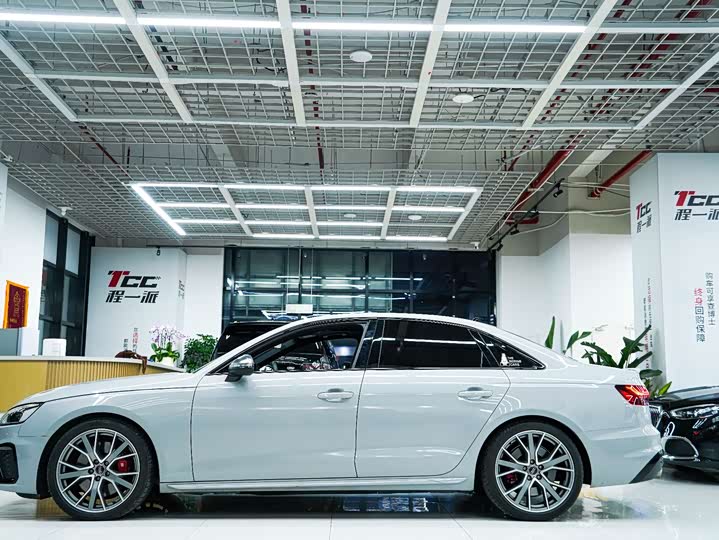 Фото 5 - Audi S4