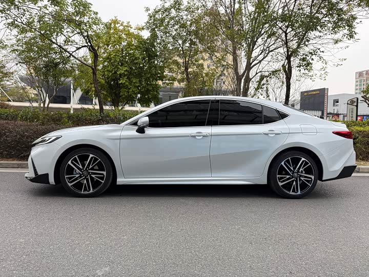 Фото 3 - Toyota Camry