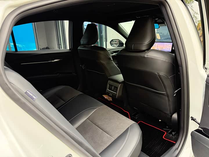 Фото 7 - Toyota Camry