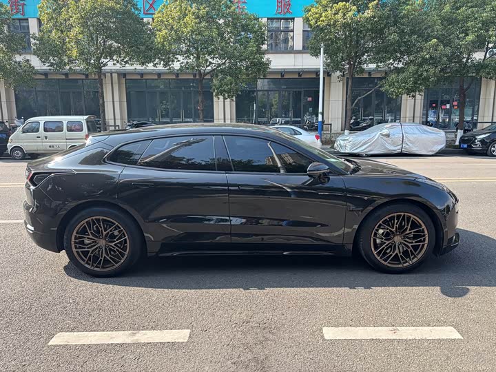 Фото 8 - Zeekr 001