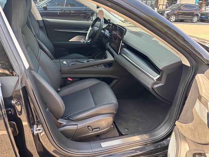 Фото 9 - Zeekr 001