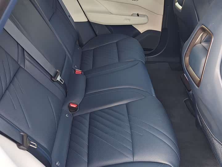 Фото 5 - Zeekr 001