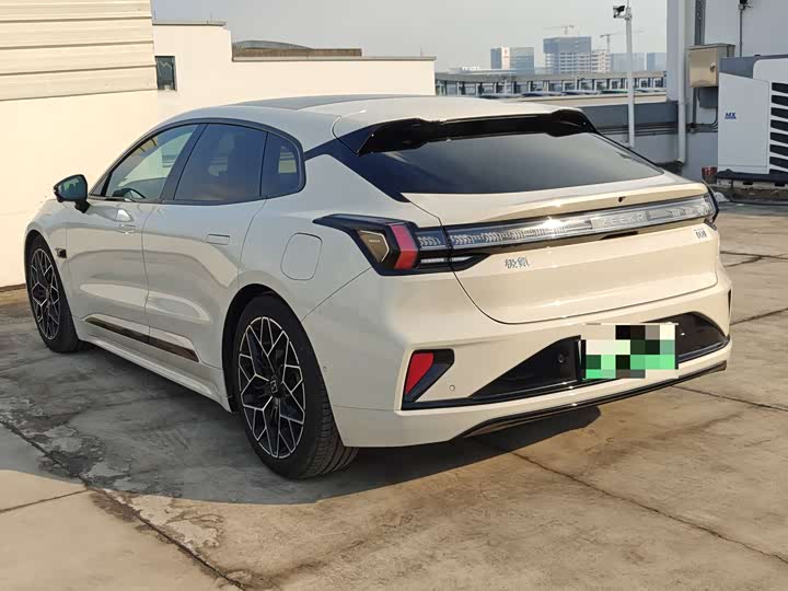 Фото 7 - Zeekr 001