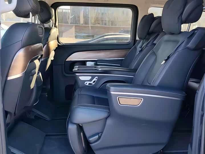 Фото 7 - Mercedes-Benz V-Class