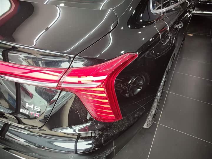 Фото 8 - Hongqi H5