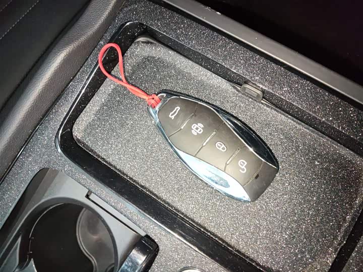 Фото 9 - Hongqi H5