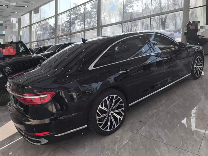 Фото 7 - Audi A8
