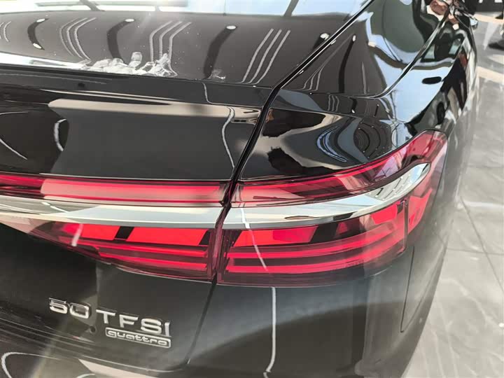 Фото 8 - Audi A8