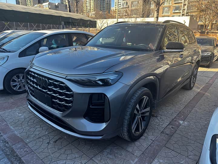 Фото 1 - Audi Q6