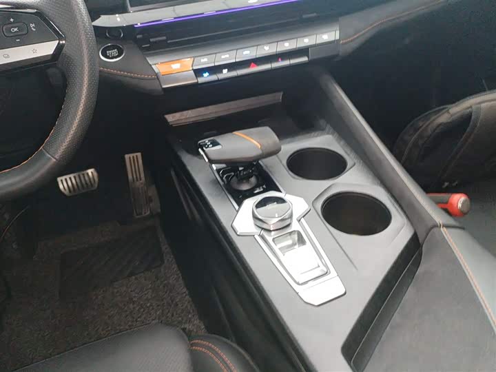 Фото 6 - Changan UNI-V