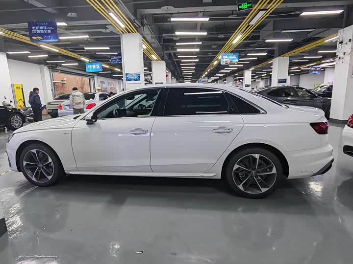 Фото 4 - Audi A4L