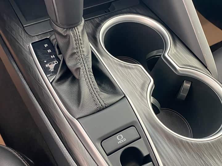 Фото 5 - Toyota Camry