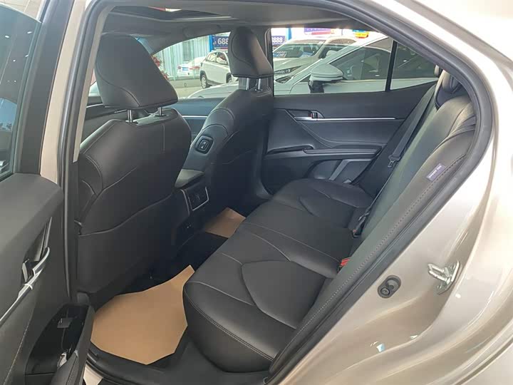 Фото 7 - Toyota Camry