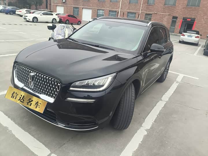 Фото 1 - Lincoln Corsair